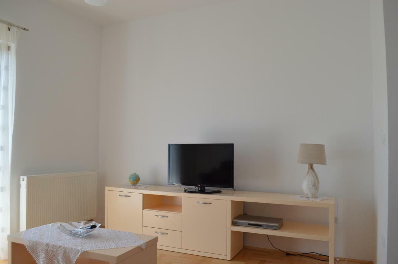 Apartmani Mila Sukosan Luaran gambar