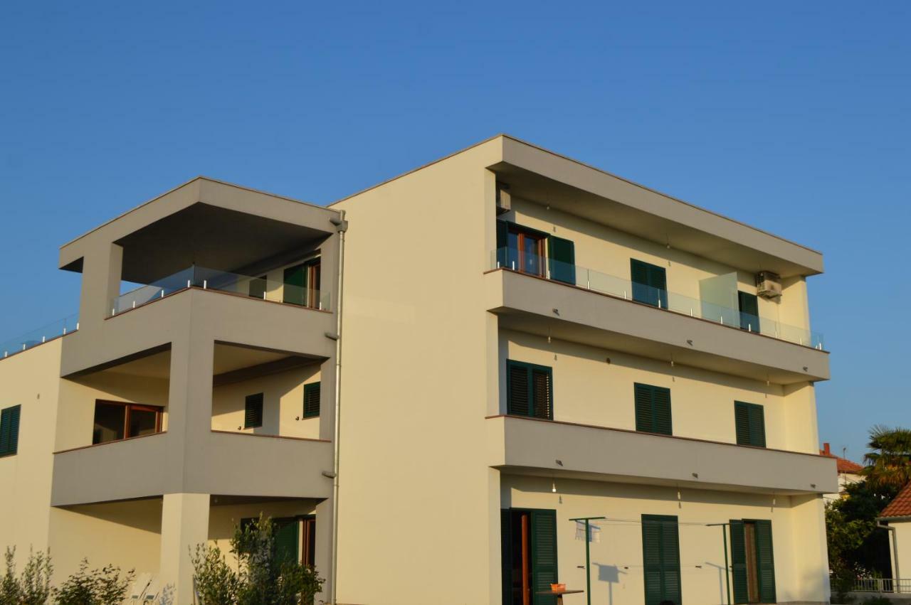 Apartmani Mila Sukosan Luaran gambar