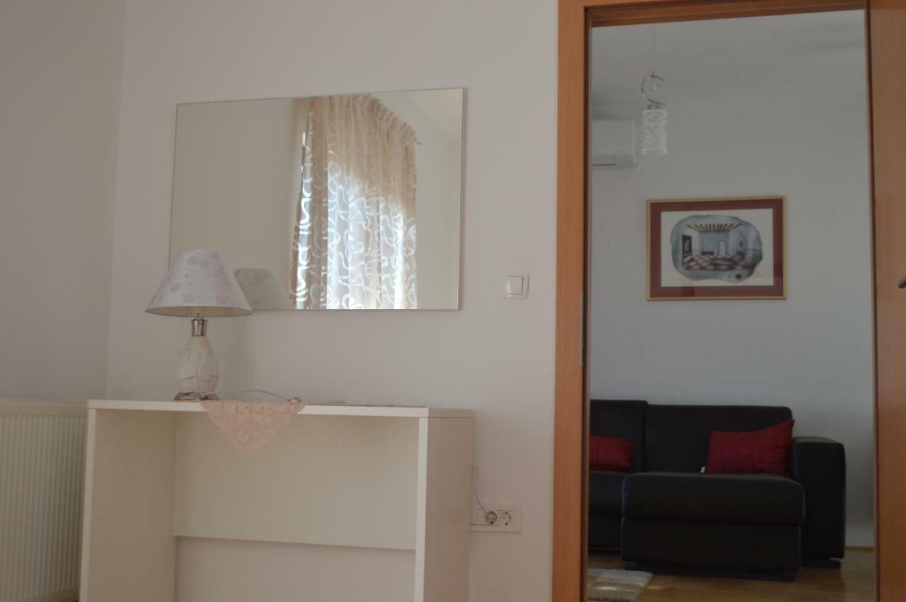 Apartmani Mila Sukosan Luaran gambar