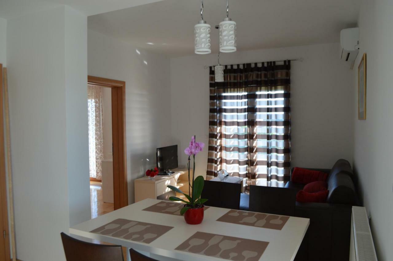 Apartmani Mila Sukosan Luaran gambar
